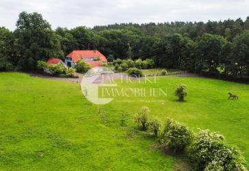 Fachwerkjuwel in Alleinlage: Einzigartiges Landhaus für Pferdeliebhaber mit rd. 3,8 ha arrond. Land