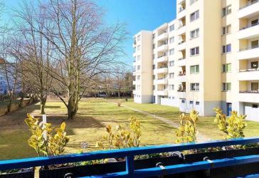 Käuferprovisionsfrei: vermietete + ruhige 2-Zi.-Wohnung + Balkon + Lift in LICHTERFELDE