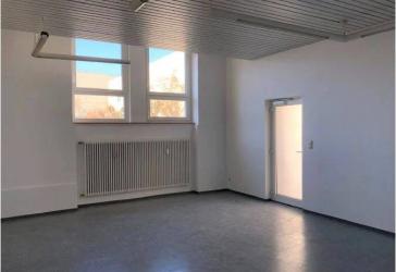 BÜRO-/GEWERBEFLÄCHE IM NEUTRAUBLINGER GEWERBEGEBIET