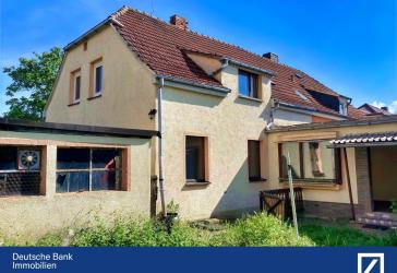 Sanierungsbedürftiges Haus auf großem Grundstück - Perfekt für Ihr