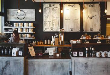 Gewerbe mit Schaufenster in der Innenstadt für Bar, Kneipe, Billard, Café, etc.