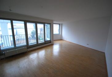 Gut vermietete und helle City-Wohnung mit Fahrstuhl und Tiefgarage