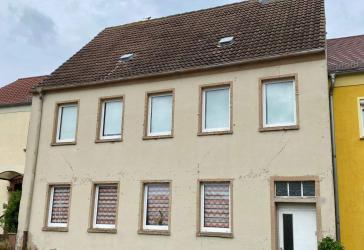 Handwerker aufgepasst! Zweifamilienhaus im Herzen von Zerbst/Anhalt sucht neuen Eigentümer