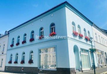 STOP NEUER FIRMENSITZ ODER KAPITALANLAGE***Mehrfamilienhaus im Herzen von Oelsnitz***