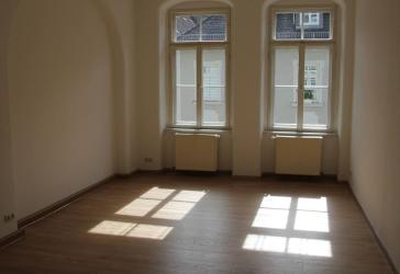 TOP Saniert -3RW Etagenwohnung für kleine Familie