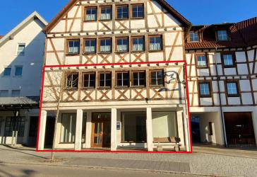 Laden-/Ausstellungsfläche an Durchgangsstraße