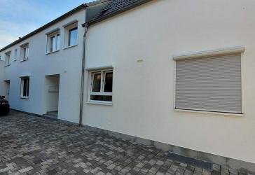 3 Wohnungen und eine Halle/Garage zu verkaufen in Bietigheim