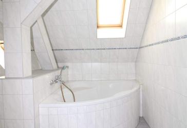 ++ 2-Raum-Wohnung im Dachgeschoss ++