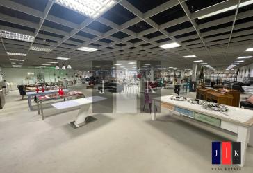 Lager- und Ausstellungsfläche mit 3.000 m² und Büro in Seevetal/Maschen