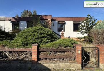 Sanierungsbedürftiger Bungalow mit großem Grundstück zu verkaufen!