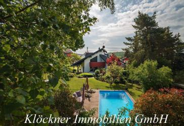 Extravagant mit Pool und Parkanlage