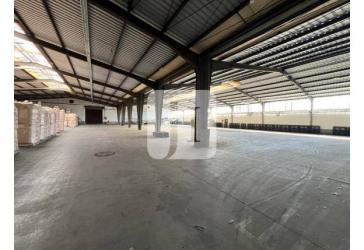ab ca. 2.335 m² - ca. 4.995 m² Lagerflächen, ab ca. 115 m² Büro auf einem gepflegten Gewerbehof