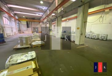 Ebenerdige Lager-/Produktionsfläche mit ca. 523 m² und Kranbahn