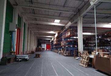 Lagerhalle mit ca. 2300 m², 7 Rampen und 7,5 m Deckenhöhe