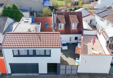 Wallau: Spektakuläres Hofhaus-Ensemble! Absolute Privatsphäre, 270 m², 2 Wohneinheiten möglich.