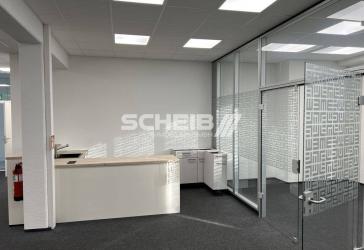 Repräsentatives 3-geschossiges Bürogebäude frei