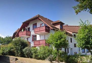 4 Zi., 3 Balkone, 2 Bäder inkl. TG-Stellplatz mit Fernblick, provisionsfrei