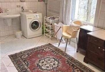 Möblierte 2 Zi.-Wohnung / Balkon/ Internet/ Pauschalmiete € 1.200,-/ Monat/frei ab sofort bis 31.10.2026 ( Zeitmietvertrag) / nur an eine Person!