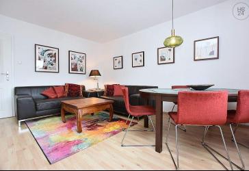 Modern möblierte Wohnung mit Balkon und PKW-Stellplatz in Stuttgart Nord