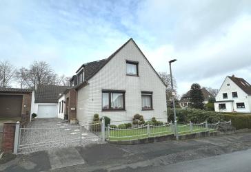 PURNHAGEN-IMMOBILIEN - Schönebeck - freist. 1-2-Fam.-Haus mit Garage u. kl. Grundstück in guter Lage