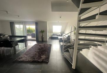 Exkl. Eigentumswohnung/Penthouse inkl. 2 Garagenstellplätzen sowie EBK in zentraler Lage von Korb