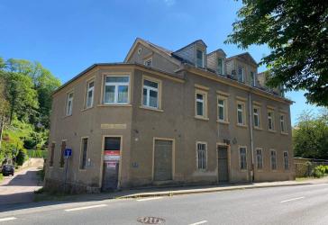 *VERHANDLUNGSBASIS * Historisches Gebäude nebst reichlich Nebengelass zum vollständigen Sanieren!