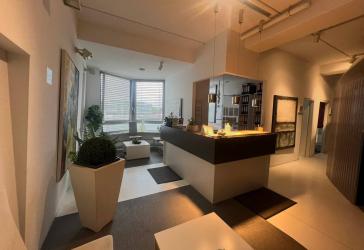 Exklusive Praxis mit eigener Terrasse!