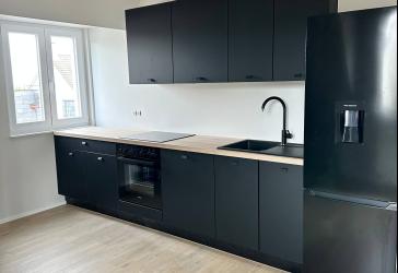 Stadtzentrale Dachgeschosswohnung mit Küche zu vermieten!