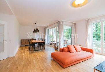 Großzügige möblierte Wohnung in Hamburg-Wellingsbüttel mit Süd-Terrasse und Tiefgaragenstellplatz