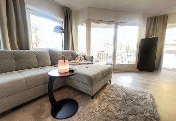 Hamburg: Zur Kurzzeitvermietung-Neu renovierte 2-Zimmer-Wohnung mit Balkon und Fahrstuhl in Alsternähe