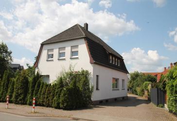 Handwerker aufgepasst! Zweifamilienhaus mit großem Garten in ruhiger Wohnlage