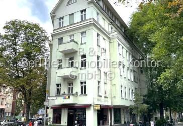 Zwei-Zimmer-Wohnung, 4.OG, in zentraler Kiezlage