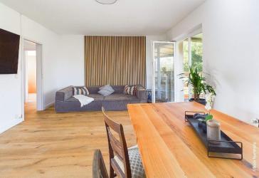 Stade: Großzügiges Apartment am Yachthafen zur Vermietung auf Zeit