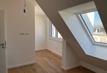 ***GANZ OBEN***S-Bad Cannstatt, Seelberg, 11-Familienhaus in ruhiger, angenehmer Wohnlage***NOCH 2 TOP-WOHNUNGEN***