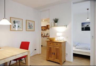 Komplett möbliert - alles inklusive! 1,5-Zimmer-Wohnung mit Balkon und Hallenbadnutzung