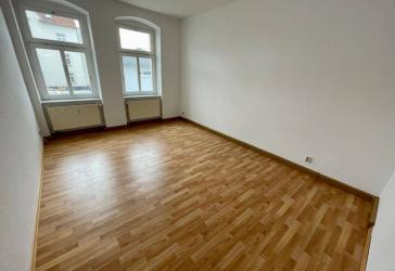 Wohnen in Gera-Debschwitz! Gemütliche 2 Raum-Wohnung. Bad mit Wanne und Fenster.