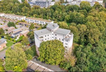 Lichtdurchflutete Dachgeschosswohnung mit großzügiger Dachterrasse attraktive Kapitalanlage