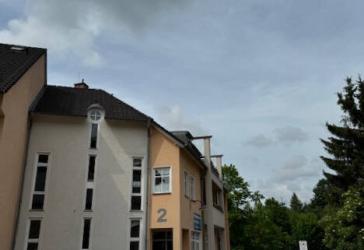 Große 2-Raum-Dachgeschosswohnung mit teilweise offener Küche und großem sonnigen Balkon zum Innenhof