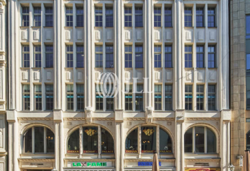 schicker Altbau in zentraler Lage