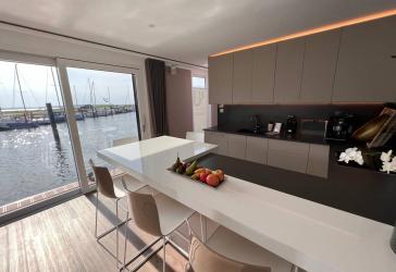 LUXUS Hausboot - 3 Etagen - 100m² Wohnen + 120 m² SONNENTERRASSE - Kamin, Kino, komplett individuell