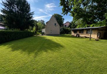 Premiumlage trifft Potenzial - Einfamilienhaus in Massivbauweise auf 673 m² Grundstück nahe dem See