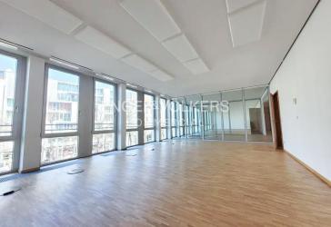 Maisonette-Büro mit Balkonen