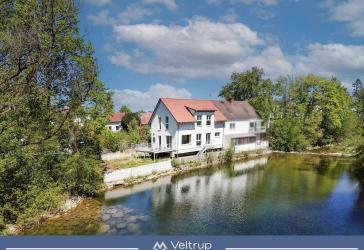 EINZIGARTIGES HAUS AN DER AMPER: MODERNES WOHNEN ÜBER HOCHWASSERNIVEAU