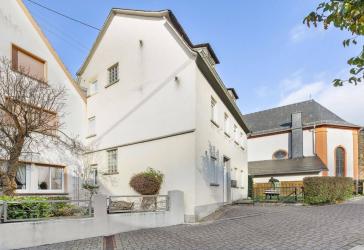 Zweifamilienhaus in Kestert sucht neuen Eigentümer!