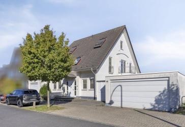 Traumhaftes Haus zum Direktbezug, mit schönem Schwimmteich in Köln-Blumenberg