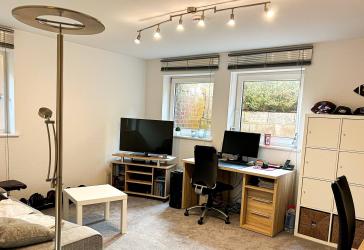 Gut geschnittene 2-Zimmer-Souterrain-Wohnung in ruhiger Lage