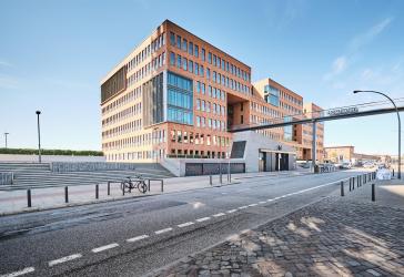 Attraktives Arbeiten mit Elbblick!