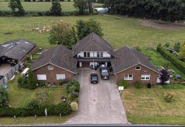 Wohnanlage mit drei separaten Wohnungen in Wiefelstede-Spohle