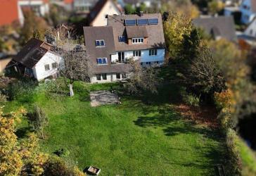 ZWEIFAMILIENWOHNHAUS MIT GROSSZÜGIGEM GARTEN IN DER KREUZÄCKERSIEDLUNG