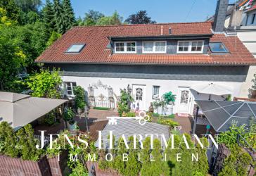 Essen-Frintrop: Ein-/Zweifamilienhaus in zweiter Reihe - ruhig, privat und modern